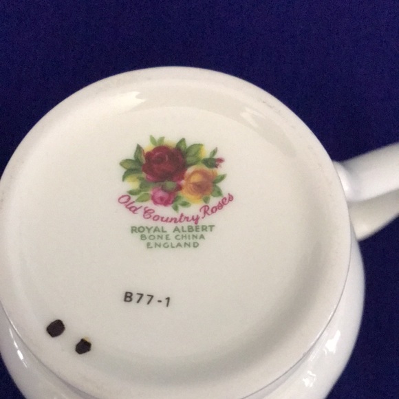 Vintage Royal Albert Old Country Roses Montrose Mug - Picture 5 of 6